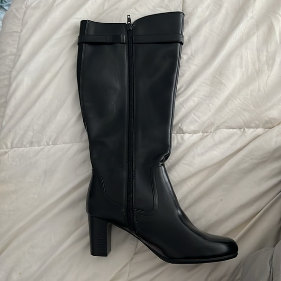 Life Stride Leather just under the knee boots, never worn, with stretch 4 calves - Picture 2 of 5